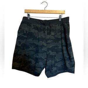 Municipal Men's Camouflage Shorts size XL
